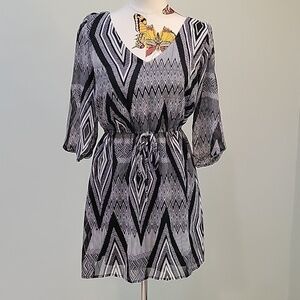 BEBOP black and white tunic.  Geometric pattern.  Size Large.